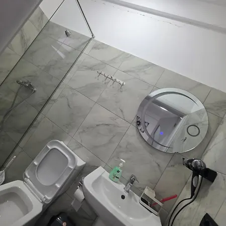 Rentrooms24 *