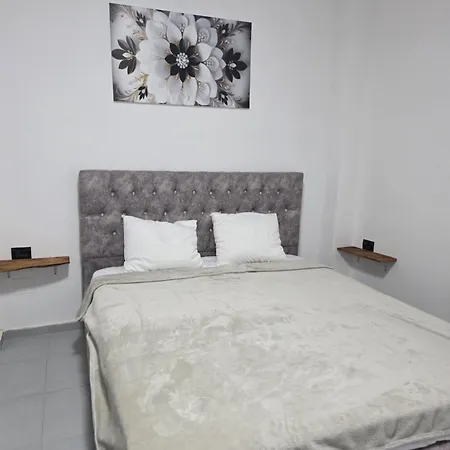 Rentrooms24 Gasthuis Pogradec